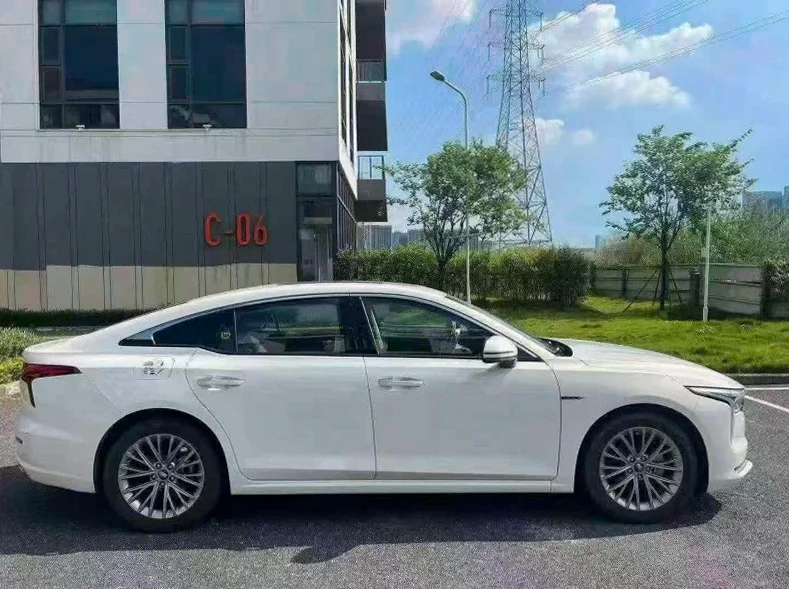 奔腾B70 后面外观一