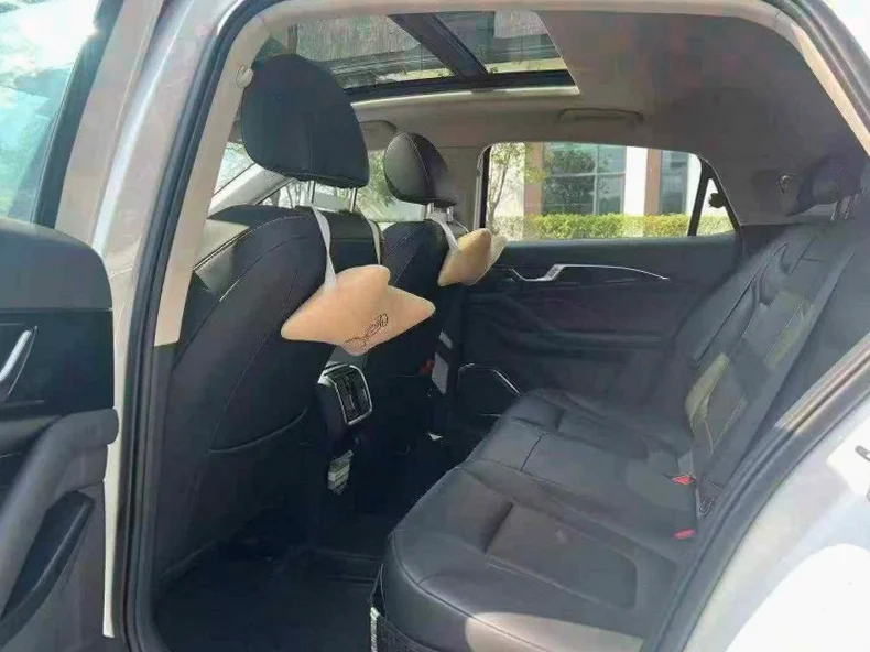 奔腾B70 内饰后排