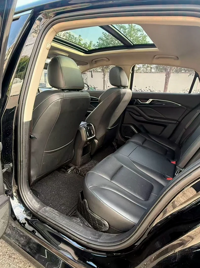 奔腾B70 后面外观一