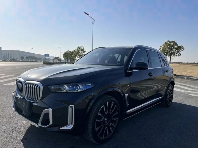 宝马X5 正面外观三