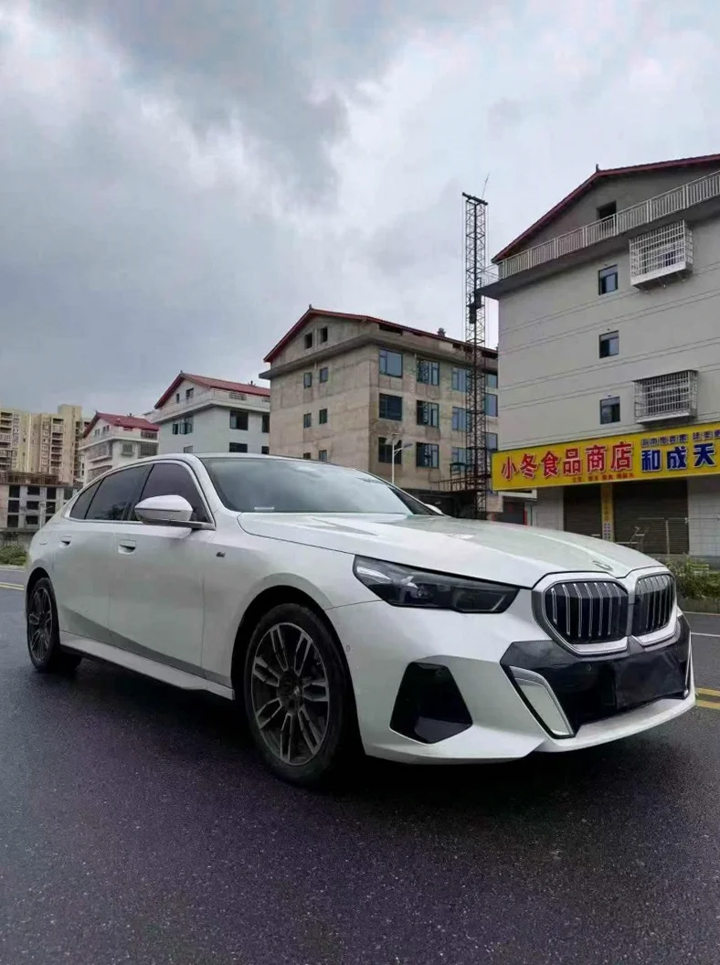 宝马5系 后面外观一