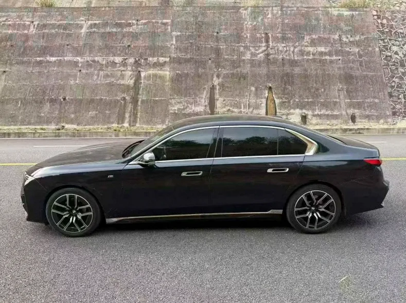 宝马7系 后面外观三