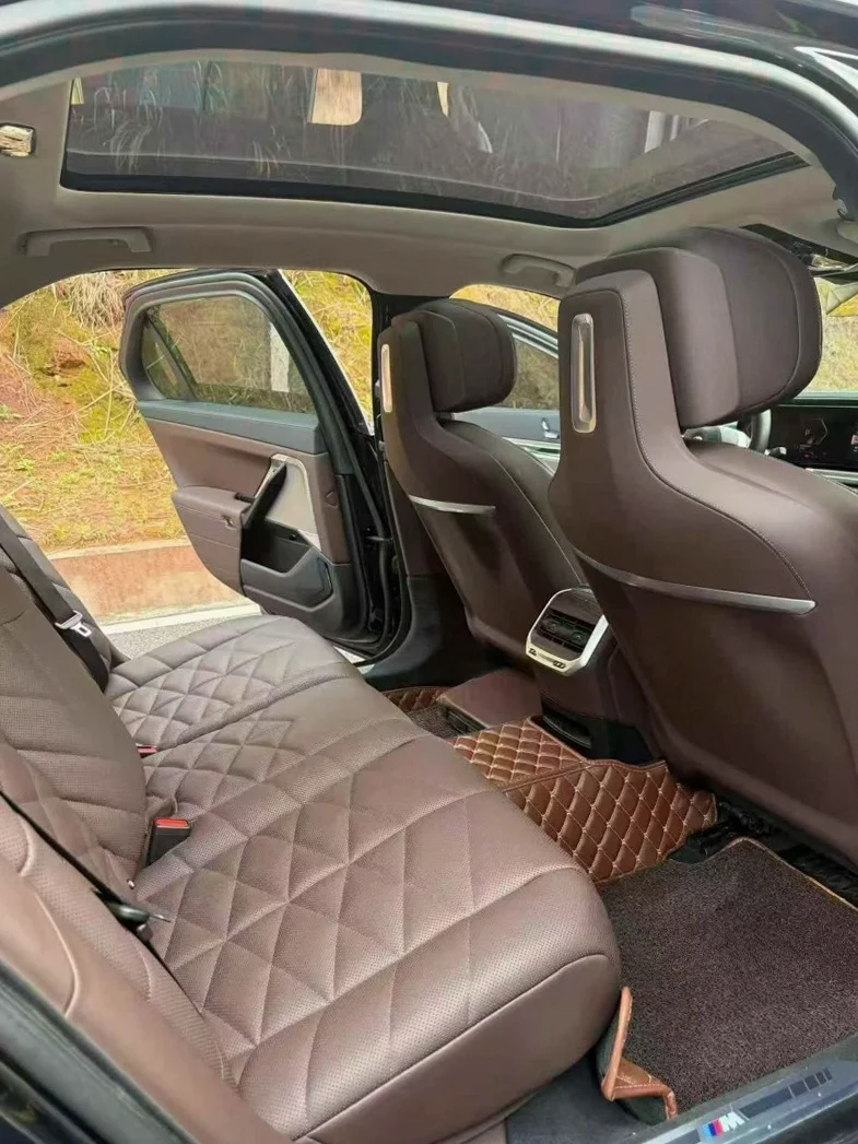 宝马7系 后面外观二