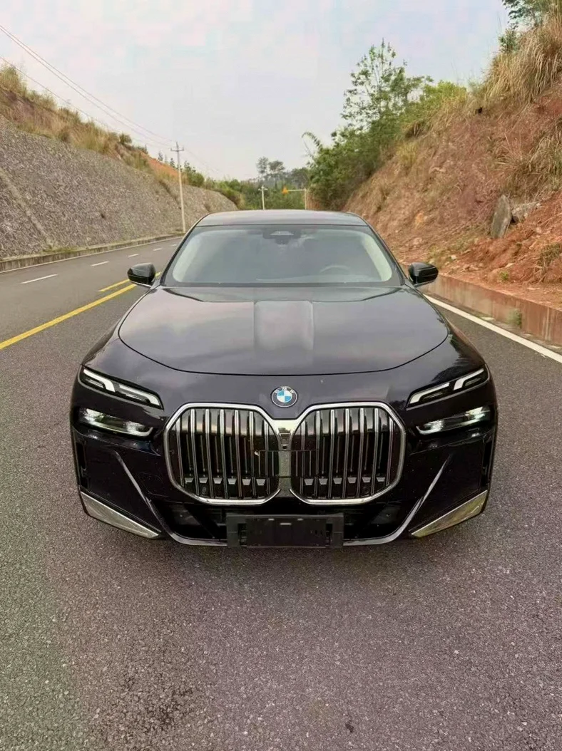 24年宝马735Li豪华运动套装