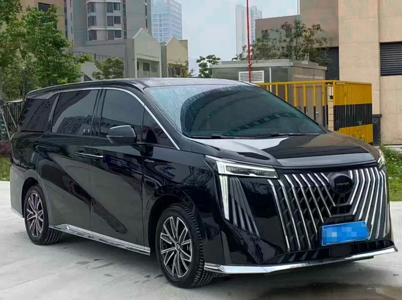 传祺M8 正面外观二