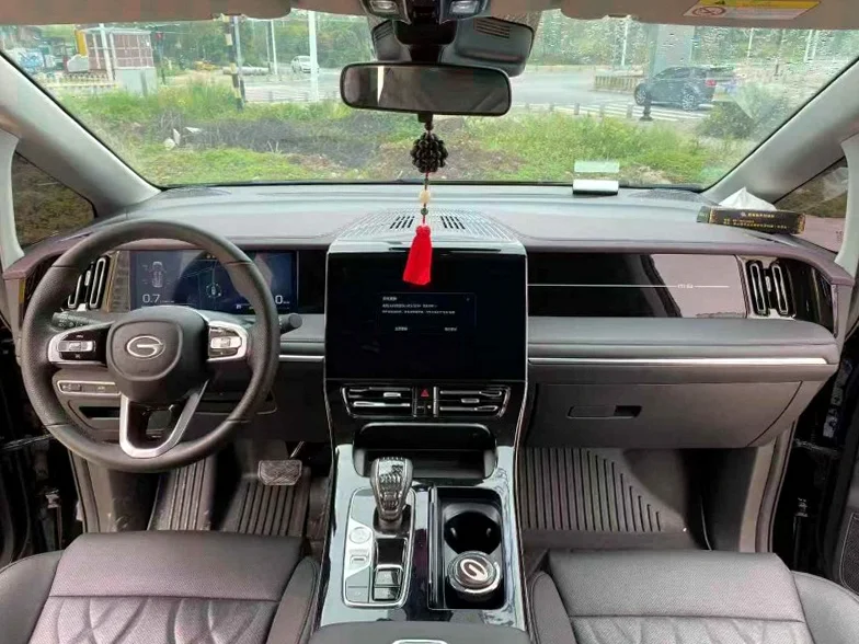 传祺M8 后面外观一