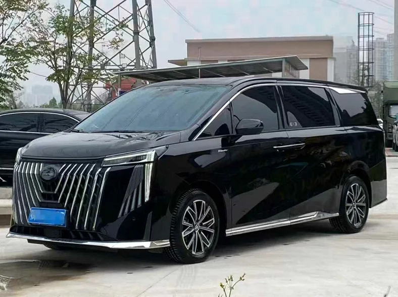 传祺M8 正面外观三