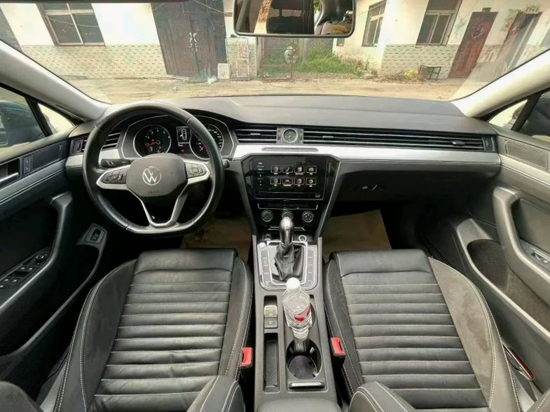 大众迈腾 内饰后排