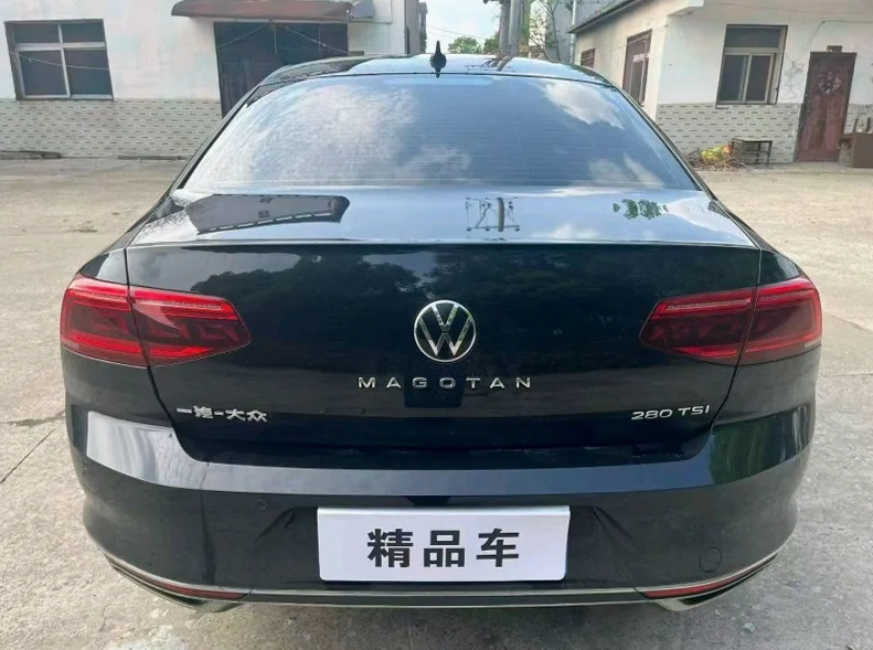 大众迈腾 后面外观三