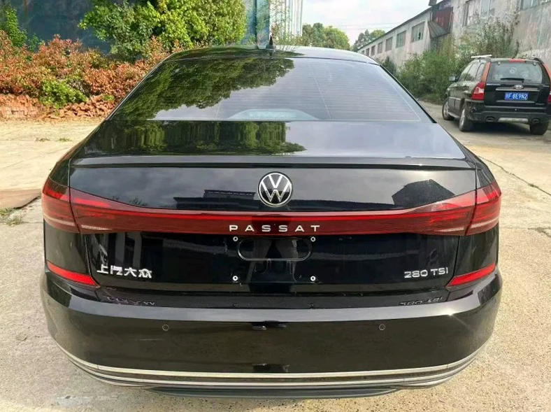 大众帕萨特 后面外观一