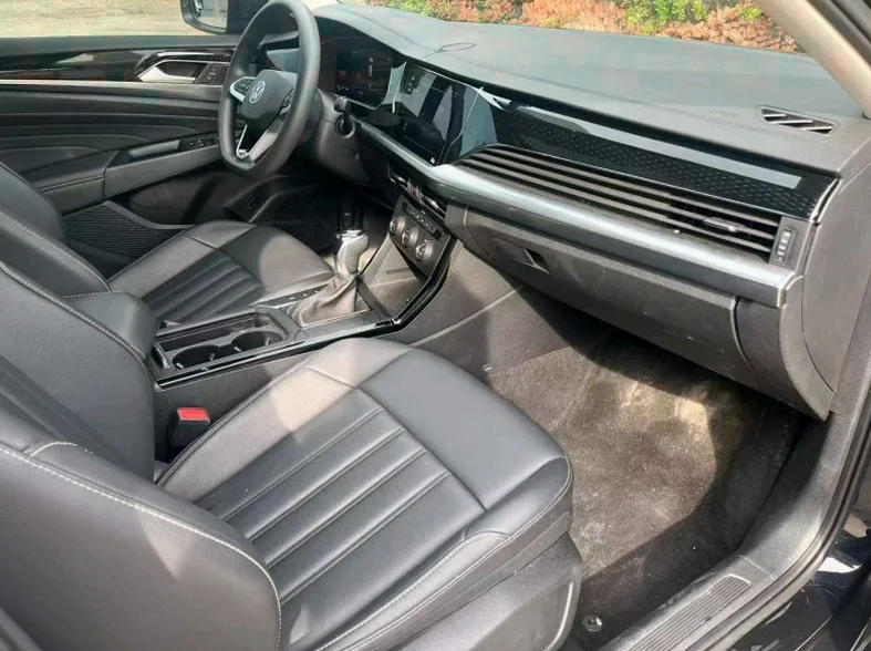 大众帕萨特 内饰后排