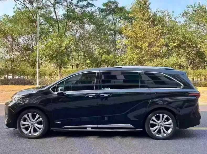 丰田塞纳 驾驶室