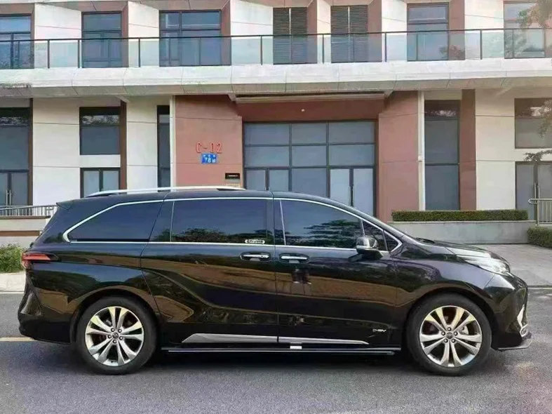 丰田塞纳 内饰前排