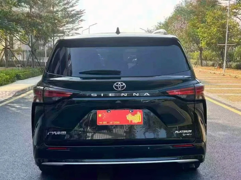 丰田塞纳 内饰后排