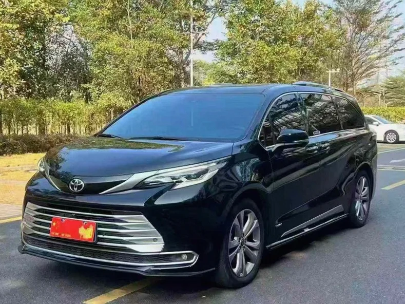 丰田塞纳 正面外观二