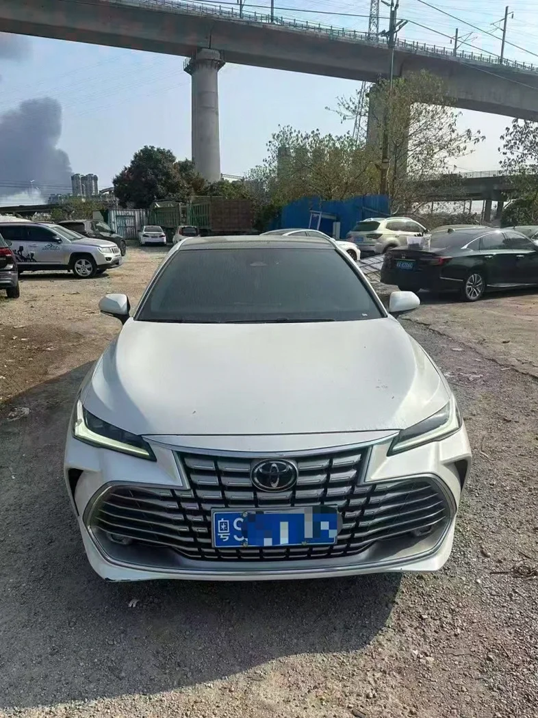 24年丰田亚洲龙双擎豪华版