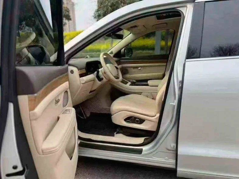 华为智选问界 后面外观一