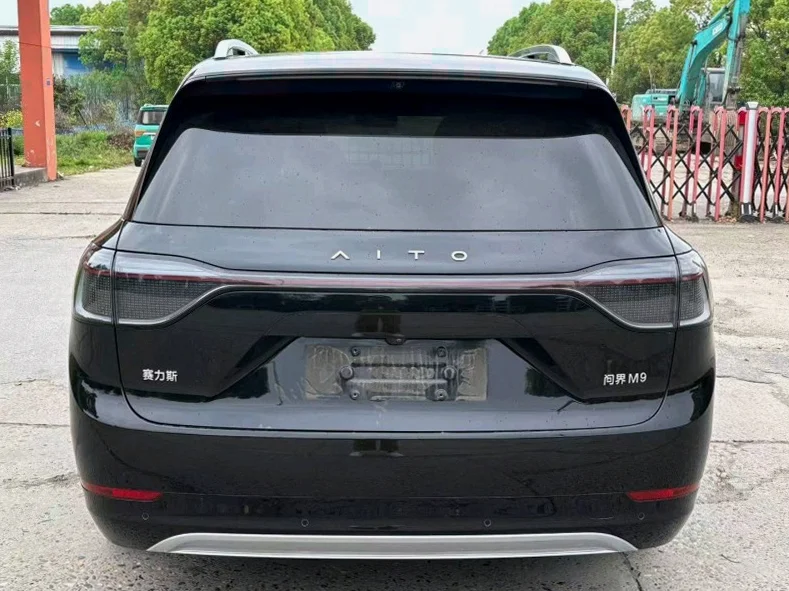 华为智选问界 后面外观二