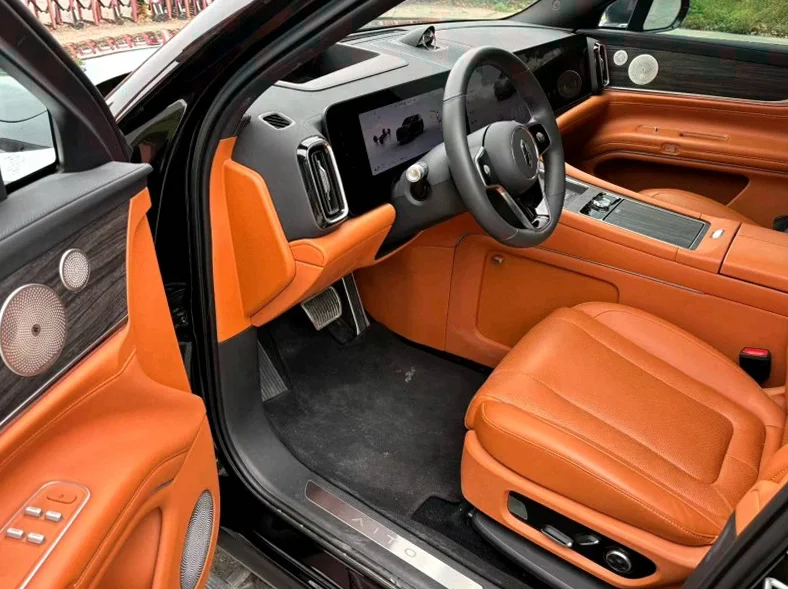 华为智选问界 后面外观一