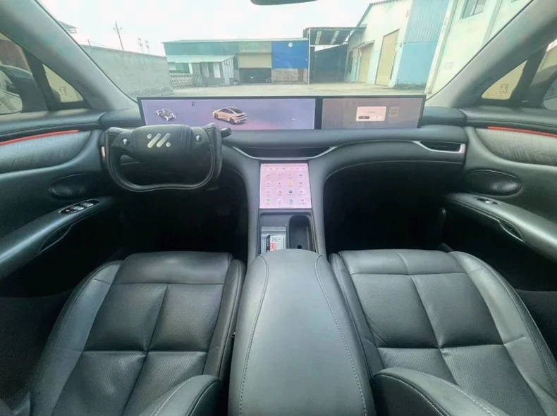 智己LS6 内饰后排