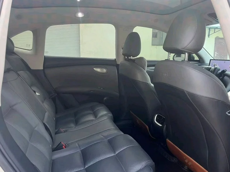 智己LS6 后面外观一