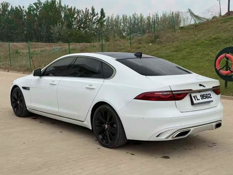 捷豹XFL 内饰后排