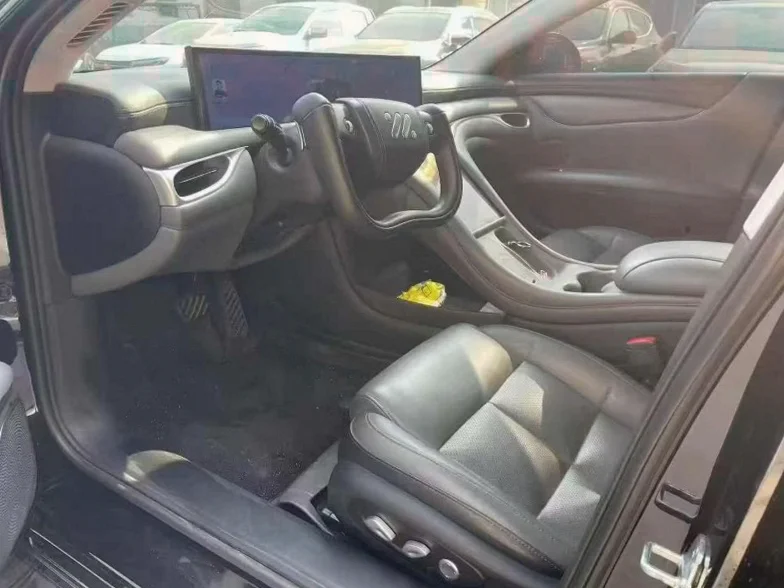 智己L6 后面外观一