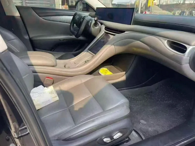 智己L6 后面外观二