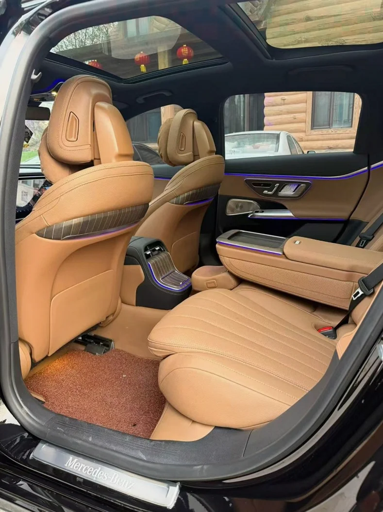 奔驰E 内饰前排