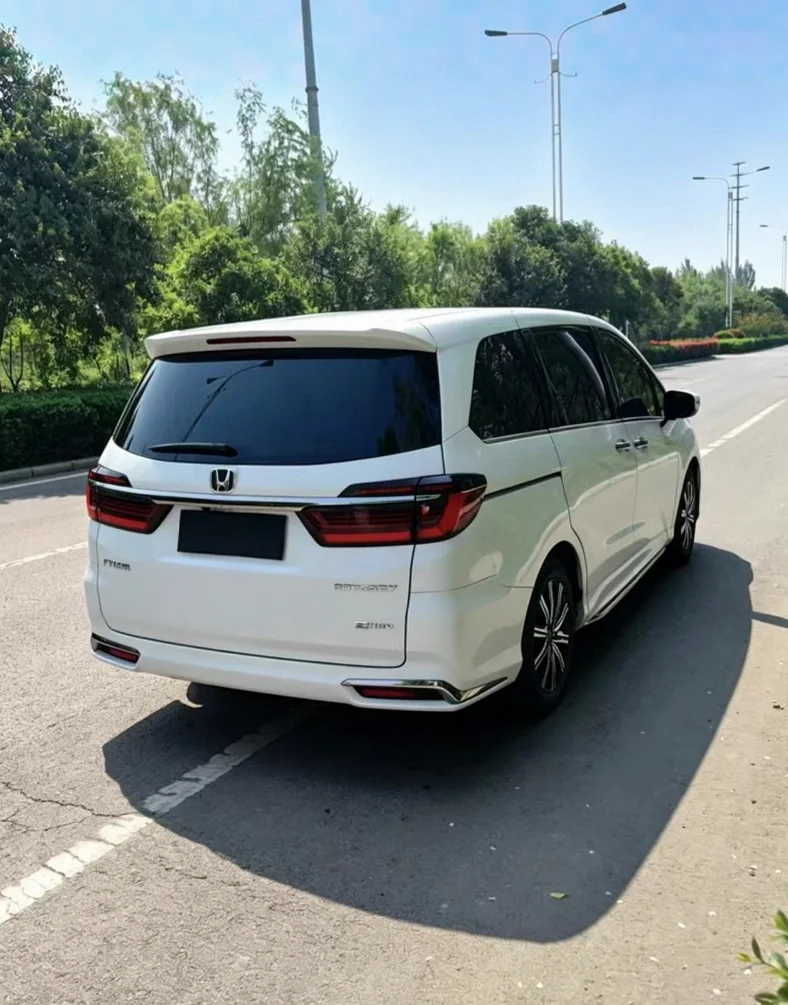 本田奥德赛 后面外观一