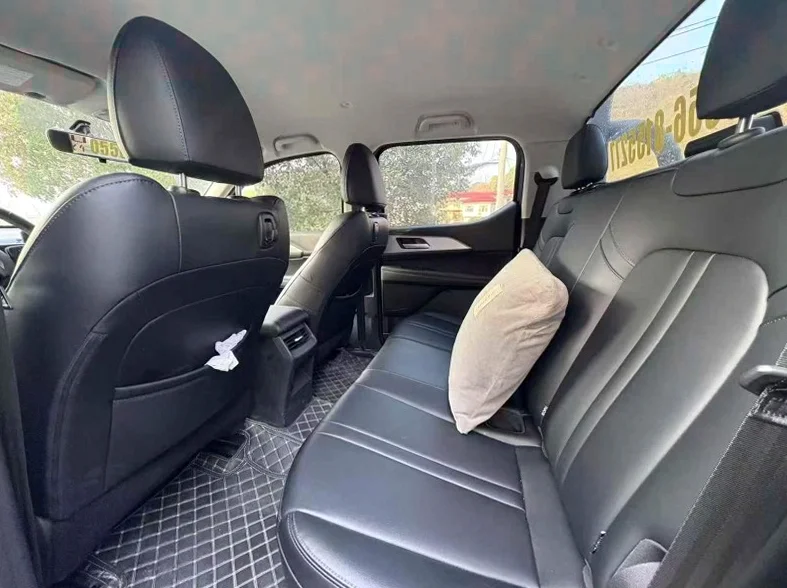 长城汽车炮 后面外观二