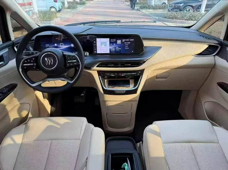 别克GL8 后面外观一