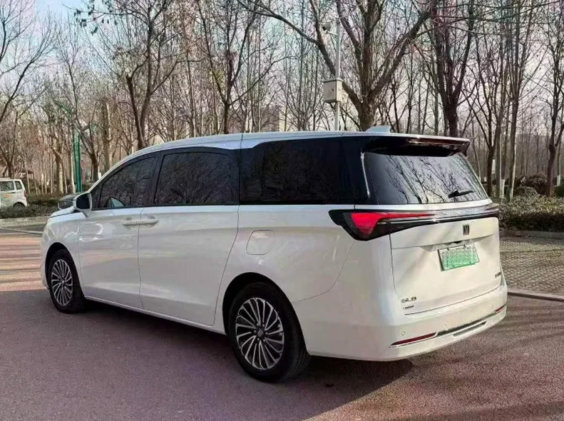 别克GL8 内饰前排