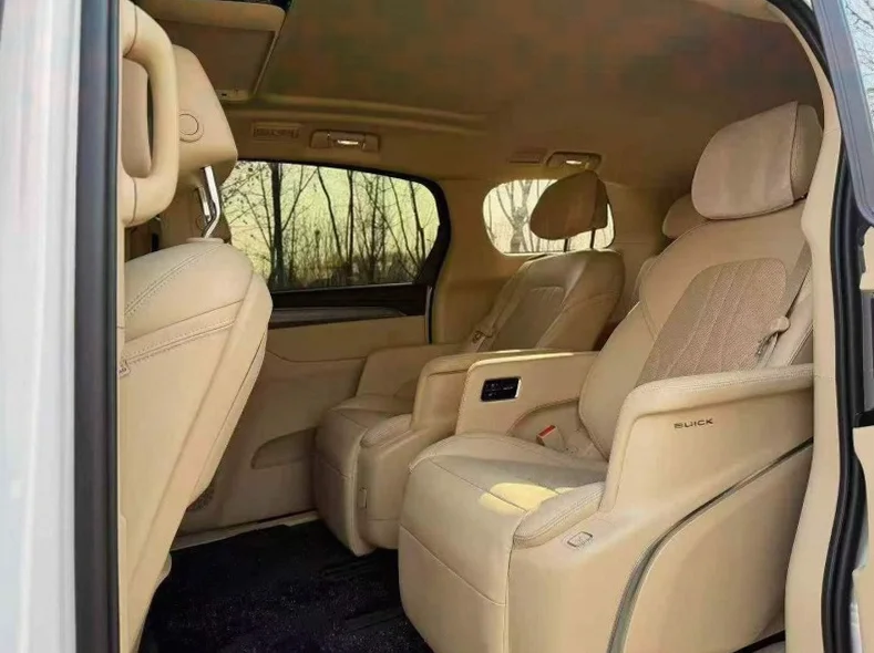 别克GL8 后面外观三