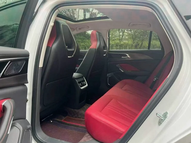 红旗H6 后面外观一