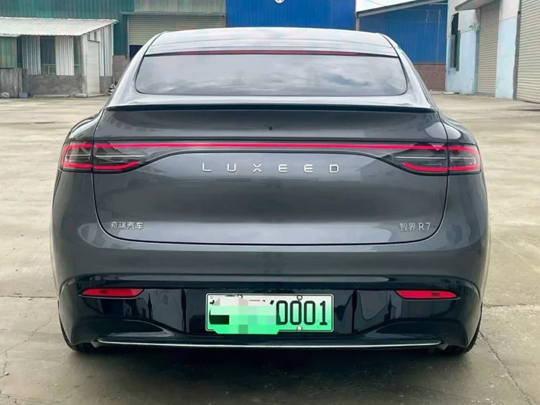 华为智选智界 内饰前排