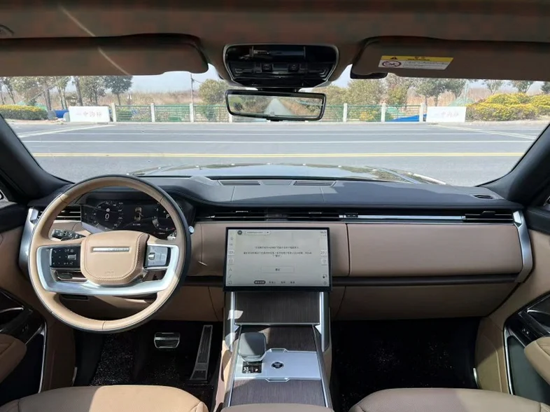 路虎揽胜行政 后面外观一