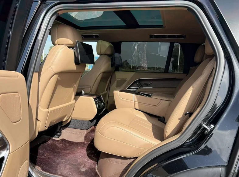 路虎揽胜行政 内饰后排