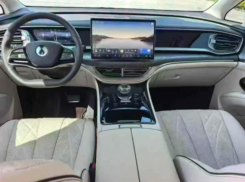 腾势D9 后面外观三