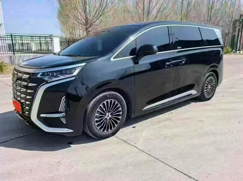 腾势D9 正面外观三