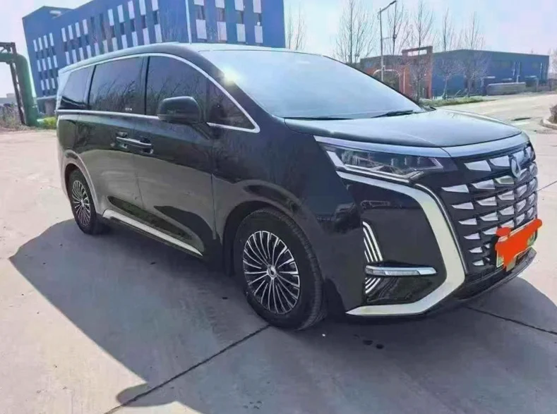 腾势D9 正面外观二