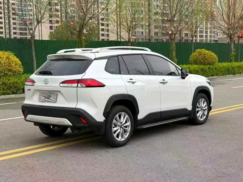 丰田锐放 内饰后排