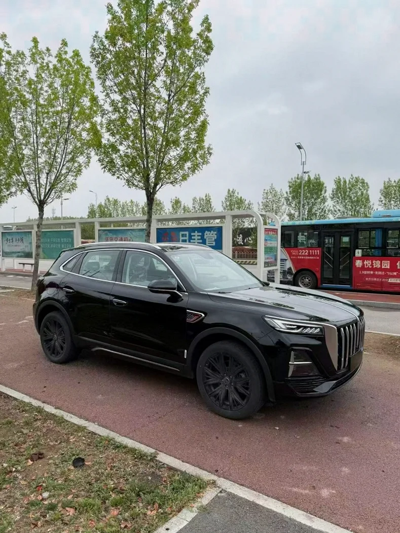 红旗HS5 正面外观三