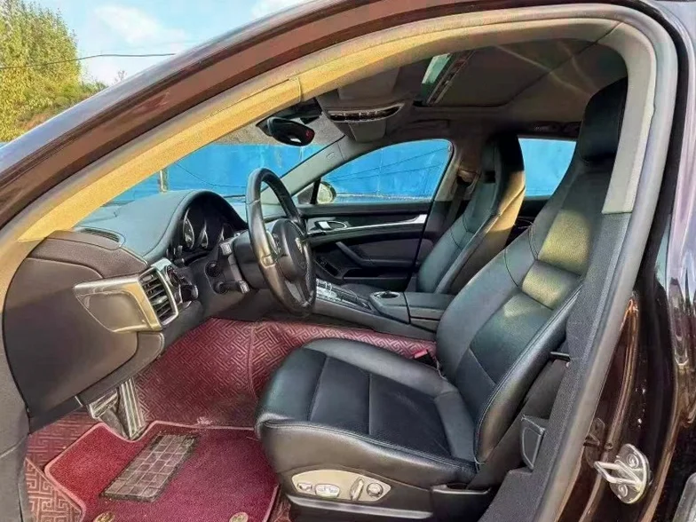 保时捷帕拉梅拉 后面外观二