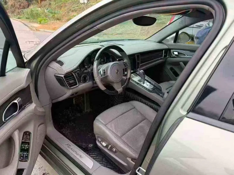 保时捷帕拉梅拉 后面外观二