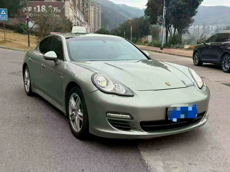 保时捷帕拉梅拉 正面外观二