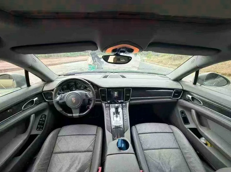 保时捷帕拉梅拉 后面外观一