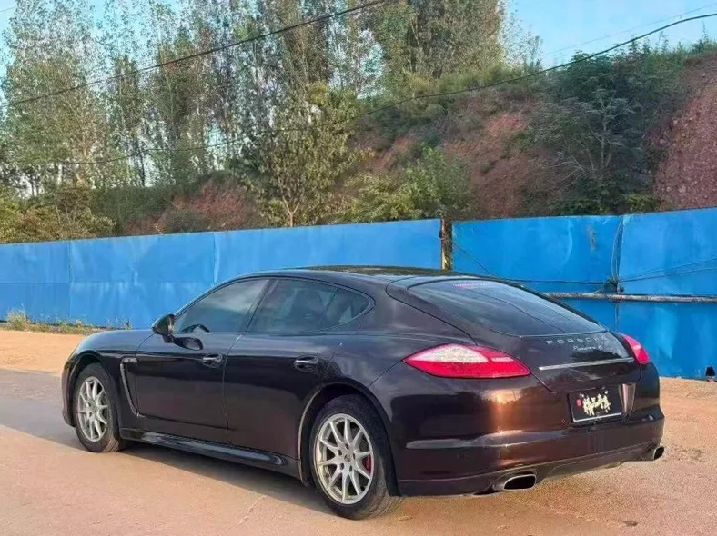 保时捷帕拉梅拉 后面外观三