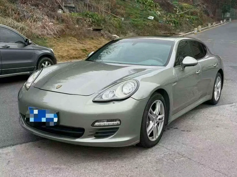 保时捷帕拉梅拉 正面外观三