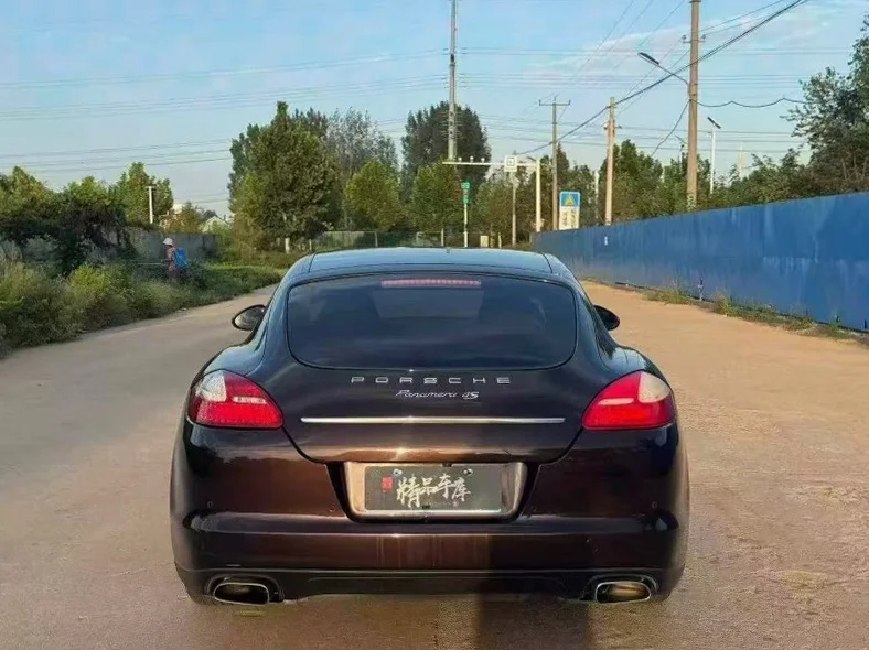 保时捷帕拉梅拉 内饰后排